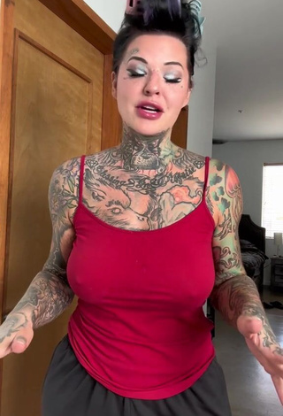 3. Heidi Lavon Shows her Appealing Butt without Bra