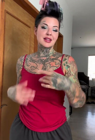 4. Heidi Lavon Shows her Appealing Butt without Bra