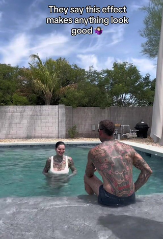 2. Beautiful Heidi Lavon Shows Nipples at the Swimming Pool