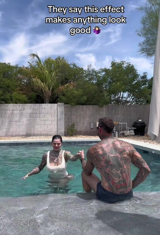 4. Beautiful Heidi Lavon Shows Nipples at the Swimming Pool