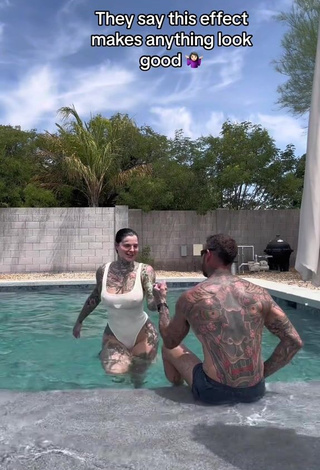 5. Beautiful Heidi Lavon Shows Nipples at the Swimming Pool