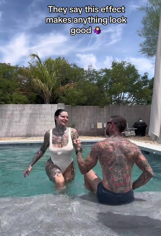 6. Beautiful Heidi Lavon Shows Nipples at the Swimming Pool