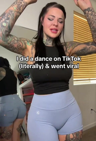 Magnificent Heidi Lavon Shows Cleavage