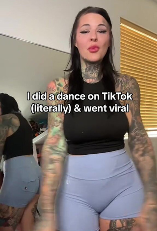 3. Magnificent Heidi Lavon Shows Cleavage