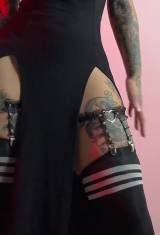 2. Hot Heidi Lavon Shows Cleavage in Black Dress