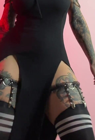 3. Hot Heidi Lavon Shows Cleavage in Black Dress