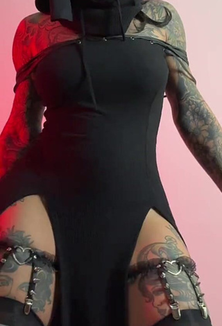 5. Hot Heidi Lavon Shows Cleavage in Black Dress