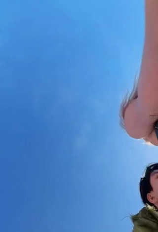5. Sexy Ngô Ngọc Hoà Shows Cleavage in Tube Top at the Beach