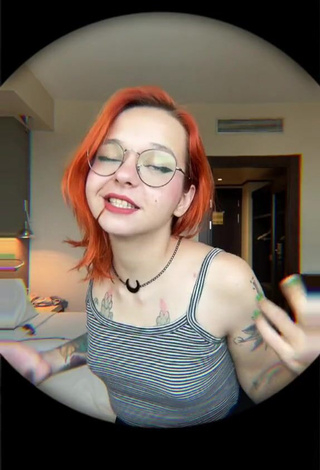 Sexy Hurona Rolera Shows Nipples No Bra