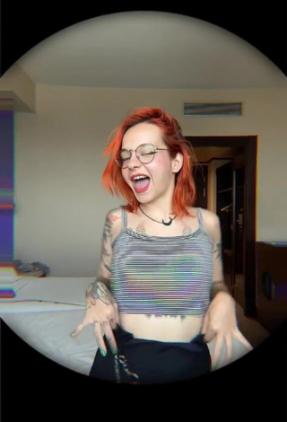 3. Sexy Hurona Rolera Shows Nipples No Bra