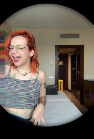 4. Sexy Hurona Rolera Shows Nipples No Bra