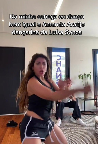 3. Ingrid Ohara Shows Cleavage in Sweet Black Crop Top while Twerking