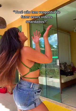 2. Lovely Ingrid Ohara Shows Cleavage in Green Bikini