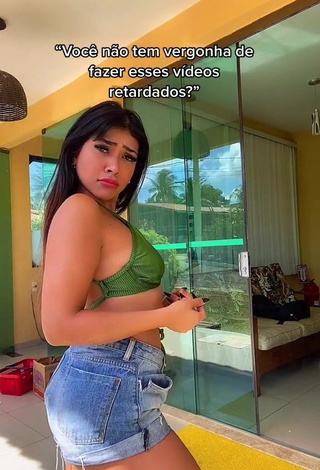 5. Lovely Ingrid Ohara Shows Cleavage in Green Bikini
