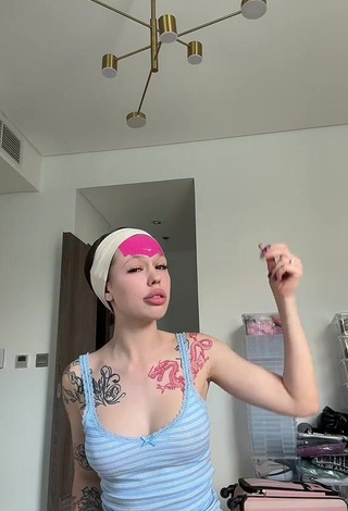 2. Breathtaking Instasamka Shows Nipples without Brassiere