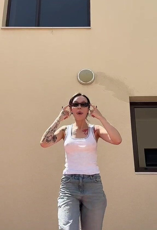 Fine Instasamka Shows Nipples without Bra