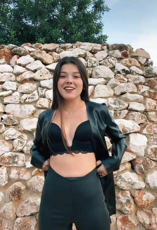 Sexy Mélanie Vicente in Black Bra