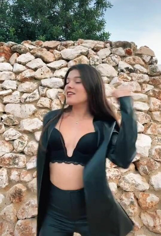 3. Sexy Mélanie Vicente in Black Bra