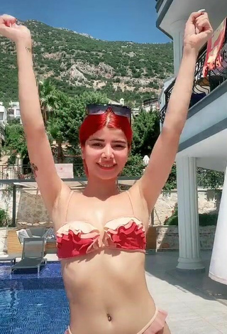 5. Amazing Merve Yalçın in Hot Bikini at the Pool