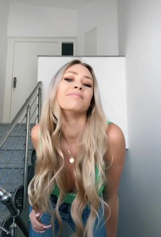 3. Sexy Payton.r in Green Top