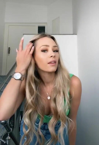4. Sexy Payton.r in Green Top