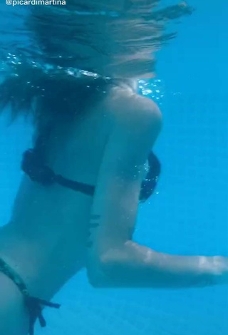 3. Amazing Martina Picardi in Hot Black Bikini Top at the Pool
