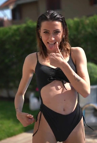 5. Sexy Martina Picardi in Black Swimsuit at the Swimming Pool