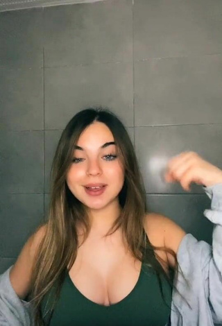2. Sexy Roni Sorol Shows Cleavage in Olive Top