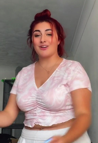 3. Beautiful Shauni Kibby Shows Cleavage in Sexy Crop Top
