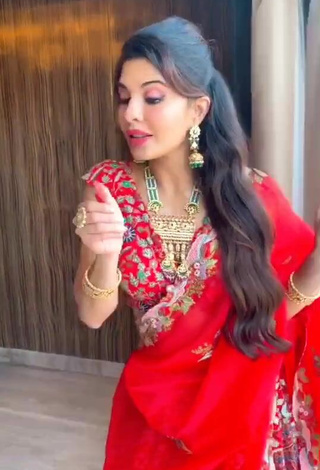 2. Hot Jacqueline Fernandez in Crop Top