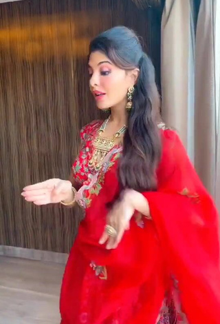 3. Hot Jacqueline Fernandez in Crop Top