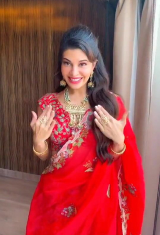 4. Hot Jacqueline Fernandez in Crop Top