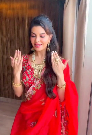 5. Hot Jacqueline Fernandez in Crop Top