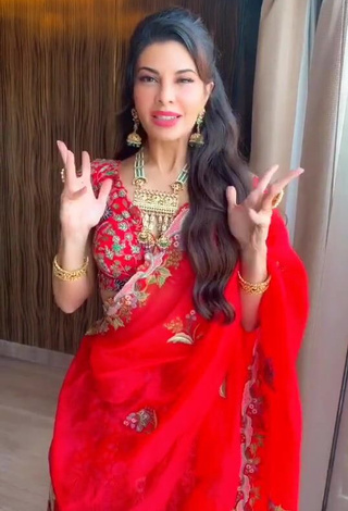 6. Hot Jacqueline Fernandez in Crop Top