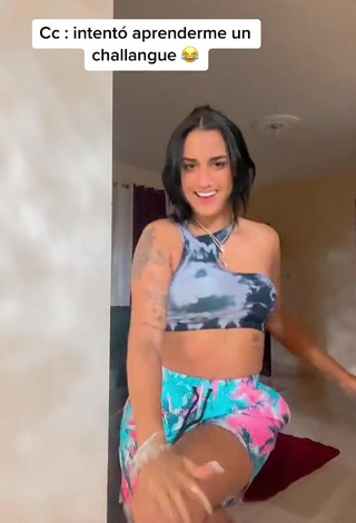 3. Adorable Jenny Camacho Shows Cleavage in Seductive Crop Top
