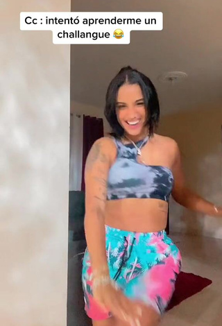 5. Adorable Jenny Camacho Shows Cleavage in Seductive Crop Top