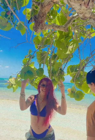 2. Wonderful Jenny Camacho Shows Cleavage in Bikini Top at the Beach