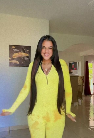 4. Amazing Jenny Camacho Shows Cleavage in Hot Overall