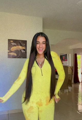 5. Amazing Jenny Camacho Shows Cleavage in Hot Overall
