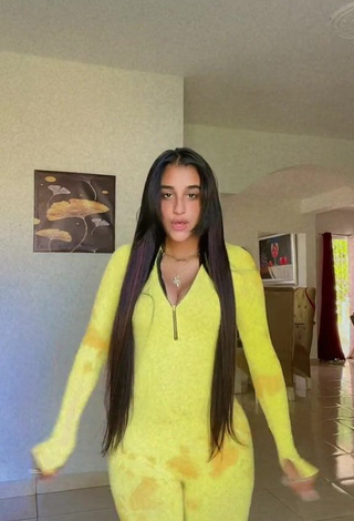 6. Amazing Jenny Camacho Shows Cleavage in Hot Overall
