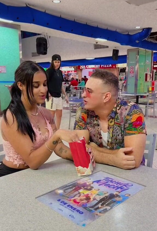 4. Hottie Jenny Camacho Shows Cleavage in Crop Top