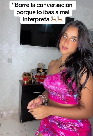 2. Hot Jenny Camacho Shows Cleavage in Crop Top while Twerking