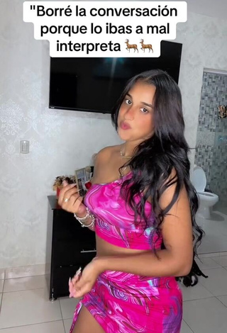4. Hot Jenny Camacho Shows Cleavage in Crop Top while Twerking