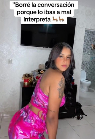 6. Hot Jenny Camacho Shows Cleavage in Crop Top while Twerking