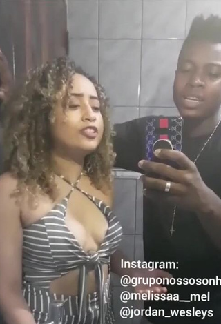 4. Sexy Jordan e Mel Shows Cleavage in Striped Dress