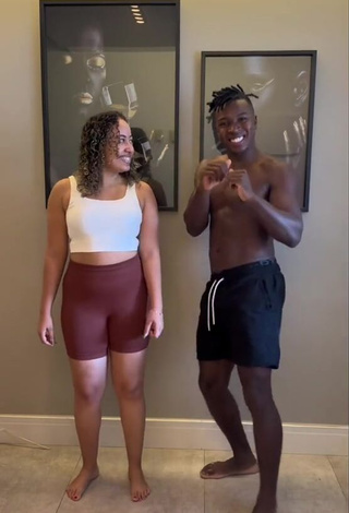 4. Sexy Jordan e Mel in Crop Top