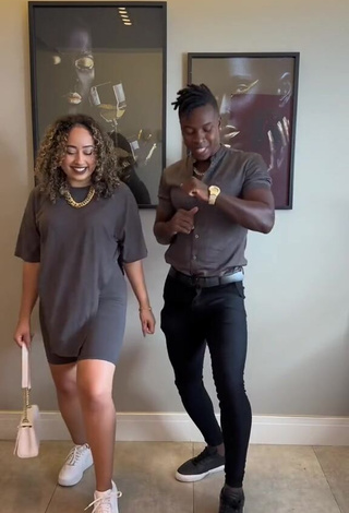 6. Sexy Jordan e Mel in Crop Top