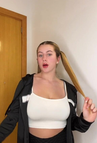 Hottie Judith Arias Shows Cleavage in White Crop Top