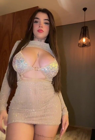 Gorgeous Karely Ruiz Shows Butt while Twerking