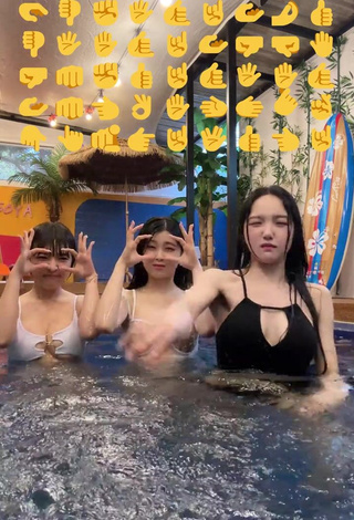 4. Elegant Yu Baek-hap Shows Cleavage in Black Bikini Top at the Pool
